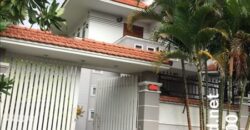 Biệt thự gần sông Sài Gòn