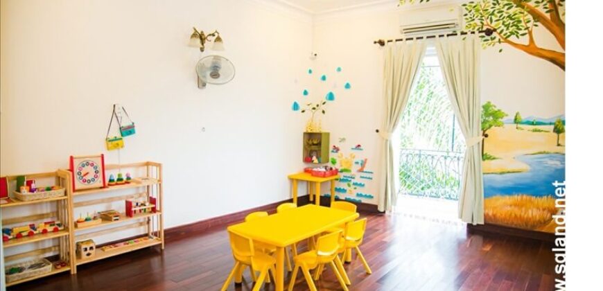 Biệt thự gần sông Sài Gòn