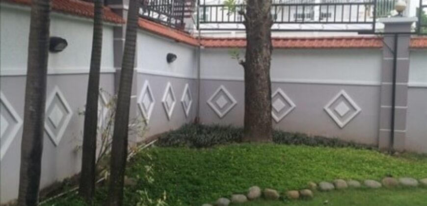 Biệt thự gần sông Sài Gòn