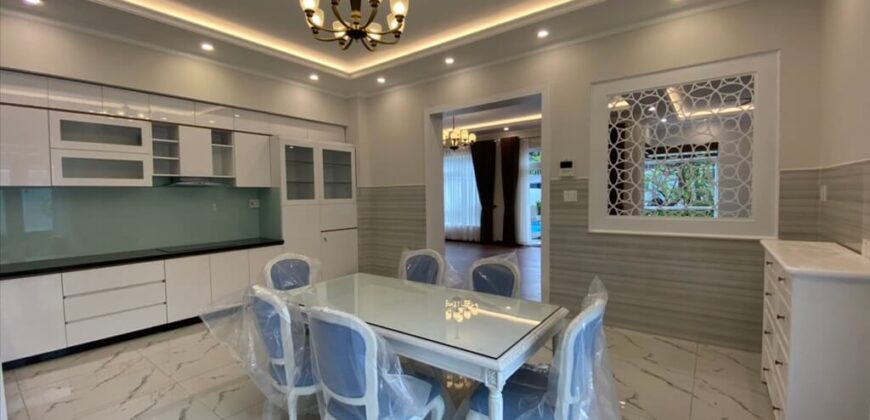 Biệt thự hồ bơi sân vườn