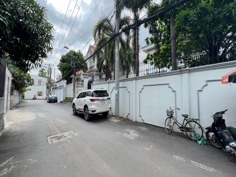 Biệt thự hồ bơi sân vườn 2 Biệt thự hồ bơi sân vườn tại – Nhà Đất Sài Gòn | Biệt thự Thảo Điền Quận 2