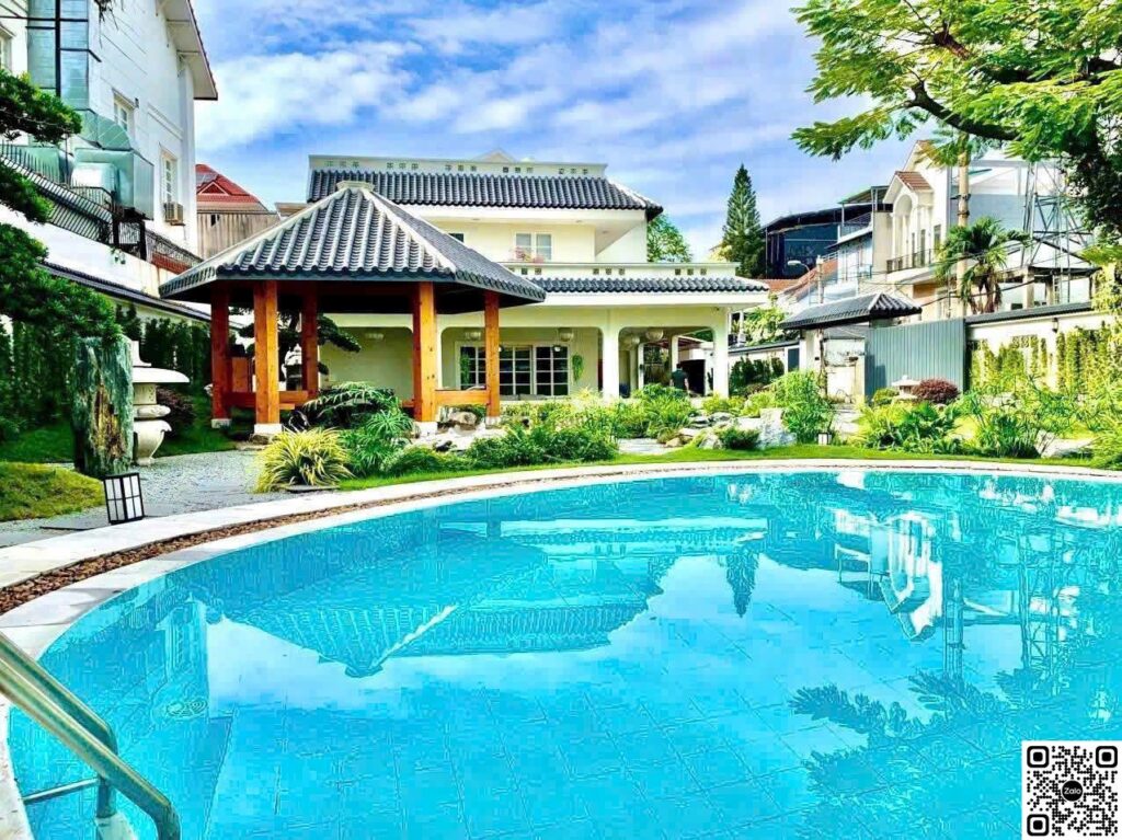 Hồ bơi biệt thự Thảo Điền gần sông Quận 2